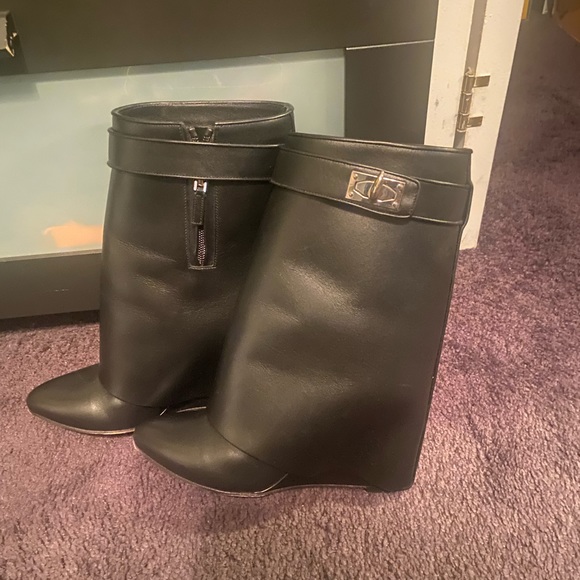 100% Authentic Givenchy Shark- Lock Boots Size. 37 - Picture 4 of 12